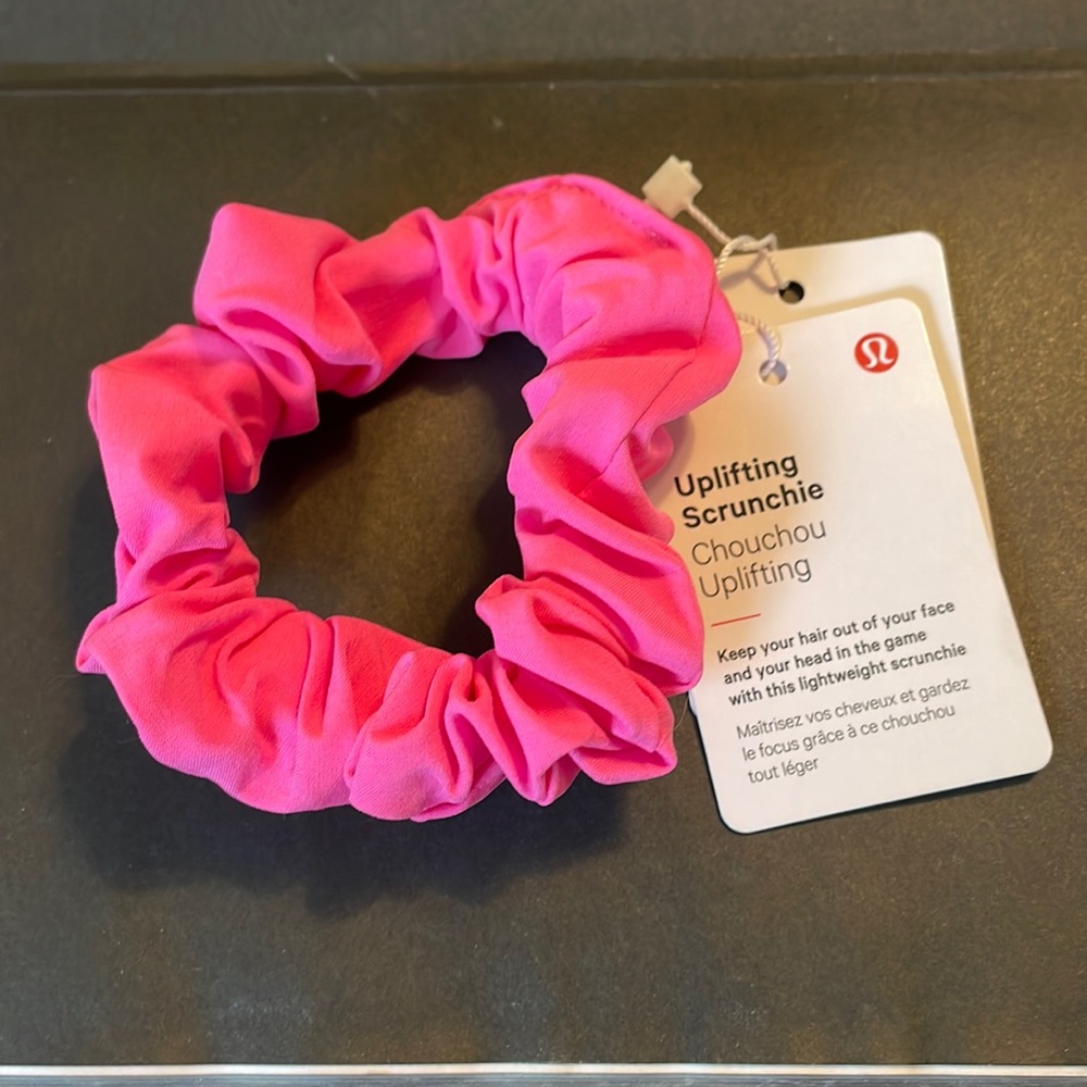 LULULEMON uplifting scrunchie